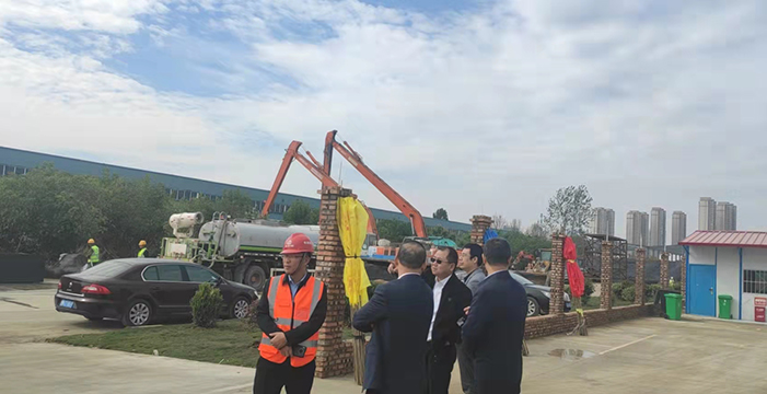 徐州中铁上海工程局6号线一标项目部大门及护栏安装中