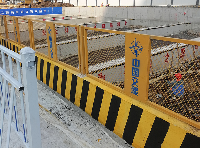 徐州中交隧道基坑护栏安装完成